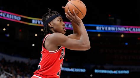 Ayo Dosunmu embraces ‘go guy’ role as Chicago Bulls put a new emphasis on crashing the offensive boards